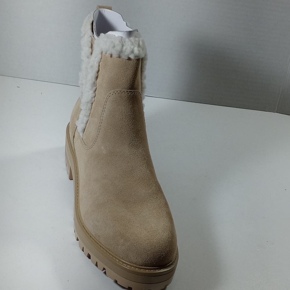 Boot - Picture 3 of 11